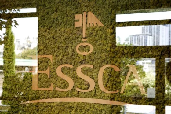 logo essca mur végétal campus de Paris