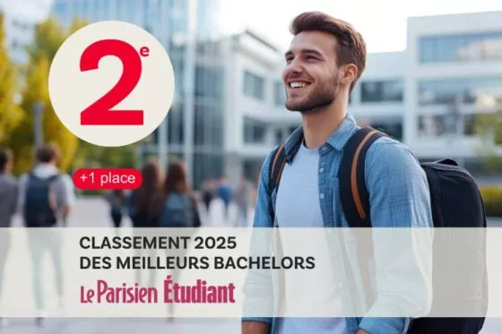 visuel représentant un étudiant avec un sac à dos souriant devant un batiment. L'image a aussi un logo avec marqué 2nd et classement bachelors le figaro étudiant 2025
