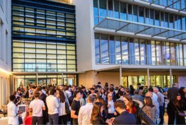 Inauguration campus de l'ESSCA à Aix-en-Provence. Vue extérieure du bâtiment pendant la soirée
