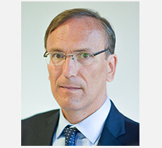 Professeur en études internationales, Docteur en Etudes internationales, Université Jean Moulin - Lyon 3, Docteur en Géographie (Géopolitique), Université Paris 8, HDR