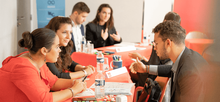l'ESSCA accompagne ses étudiants de 5ème année et ses jeunes diplômés dans leur recherche d'emploi